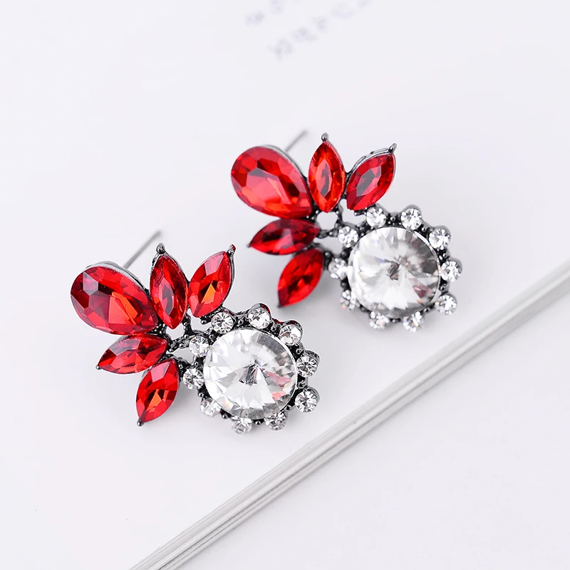 LUBOV Colorful Acrylic Stone Flower Piercing Earrings Fashion Rhinestone Decoration Metal Stud Earrings Women Party Jewelry 2019