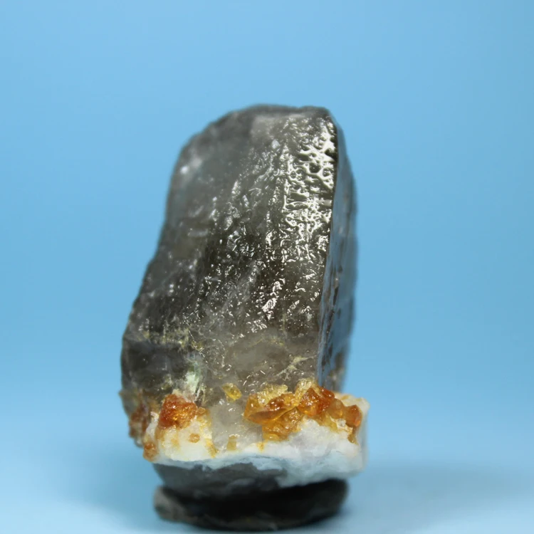 Natural mineral crystal garnet crystal stone column symbiotic ore samples spiritual teaching meditation radiation