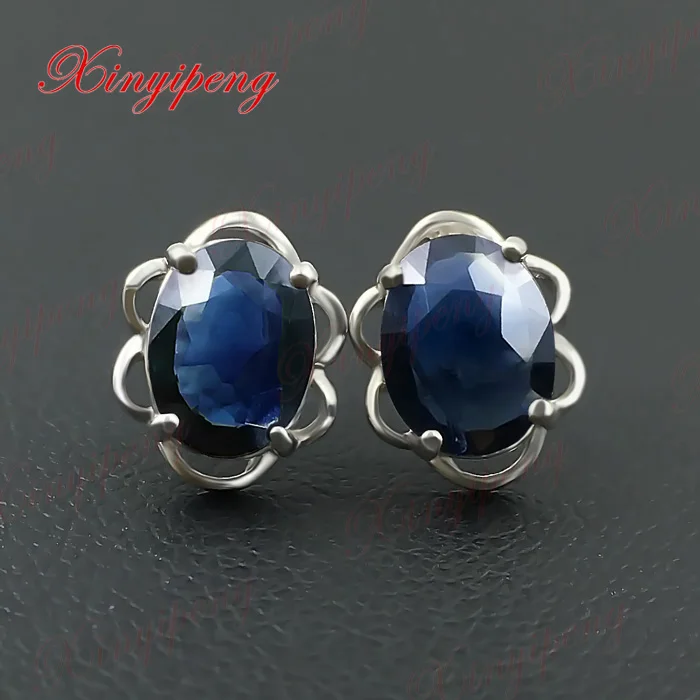 

18 k white gold with 100% natural sapphire studs earrings Blue color of fire Fine jewelry contracted