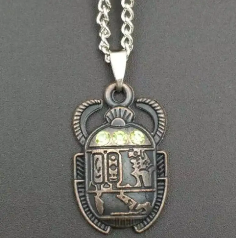 مزيج من القلادة مع قلادة على الطراز المصري ، والجزاحة ، والسلسلة ، والمجوهرات ، للرجال والنساء