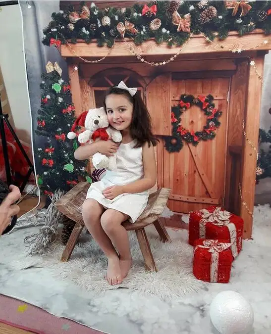 Giáng sinh Nền Nhiếp Ảnh In Gỗ Cửa Sổ Nhà Cửa Vòng Hoa Trang Trí Cây Thông Người Tuyết Trẻ Em Mùa Đông Xmas Phông Nền