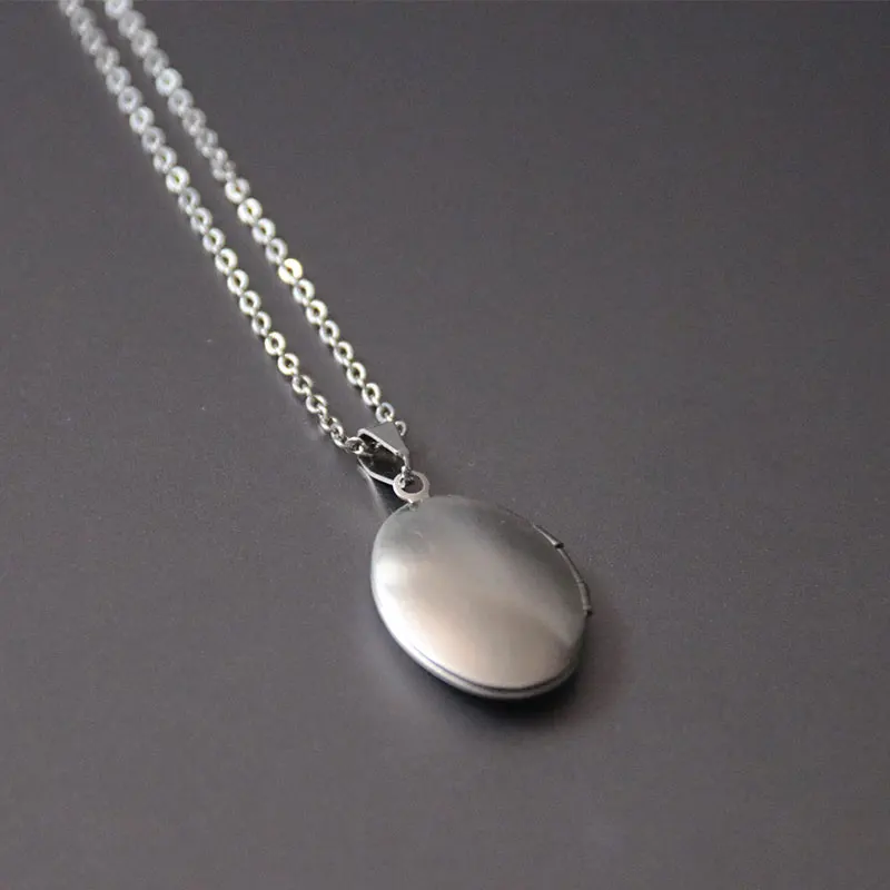 1pc Cute Tiny Plain Oval Shell Photo Frame Pendant Stainless Steel Charms Locket Necklaces Women Men Fashion Memorial Jewelry