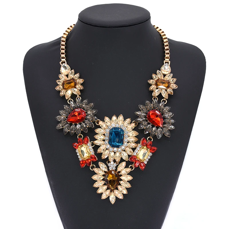 2023 New Indian Ethnic Statement Large Collar Choker Necklace Women Fashion Acrylic Crystal Maxi Big Chunky Necklace Jewelry