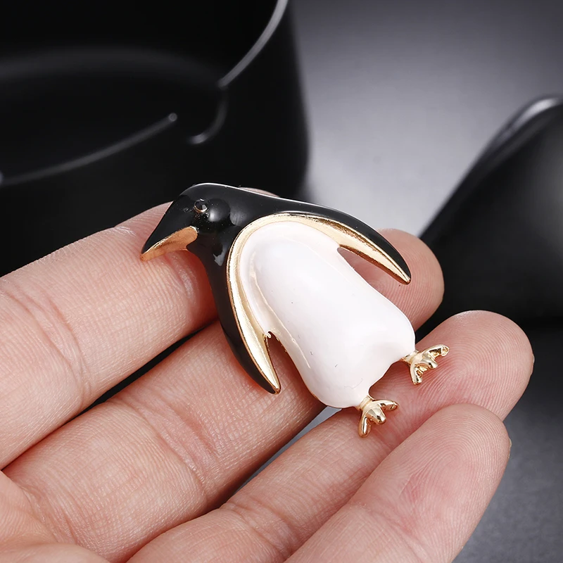 Enamel Cartoon Penguin Brooch Lovely Animal Lapel Collar Pin Women Jewelry Sweater Scarf Suit Pins Accessories