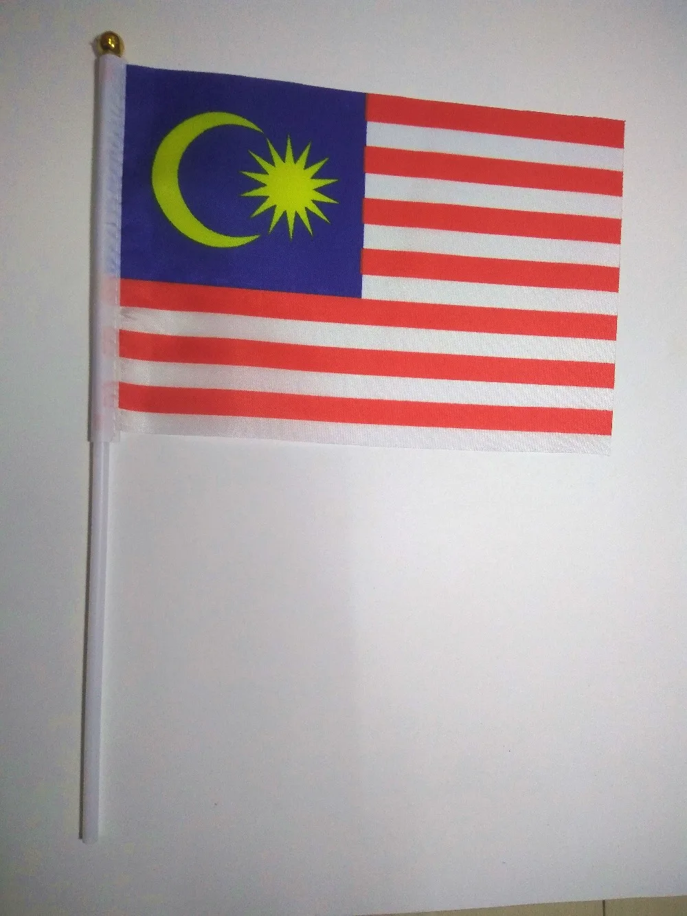 Wholesale Hand wave country banners Malaysian small National flags polyester materials with pole 14*21 cm