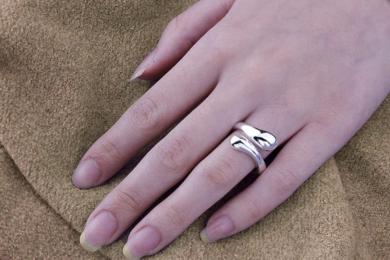 

Кольцо из стерлингового серебра 925 пробы для женщин, острый модный дизайн с каплями воды, простые однотонные бижутерия с отверстием