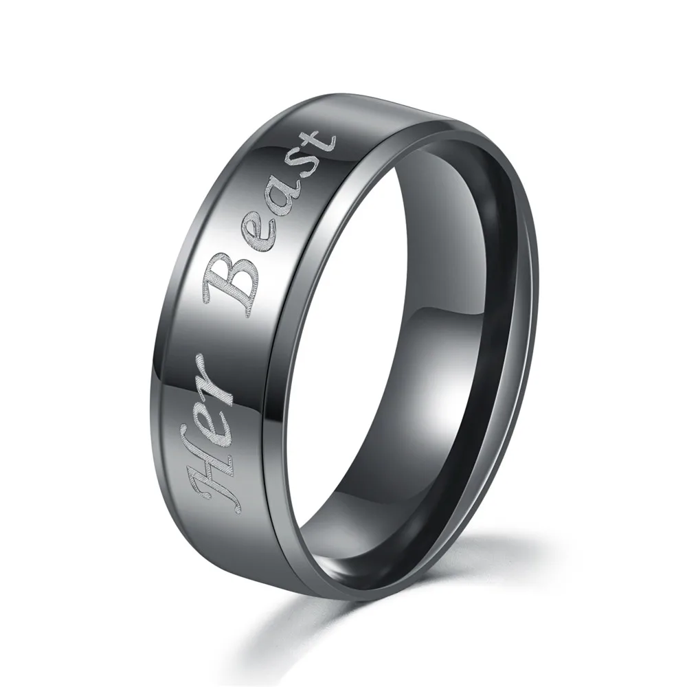 Um conjunto de dois anéis de casal de aço inoxidável Sua Beleza e Sua Besta