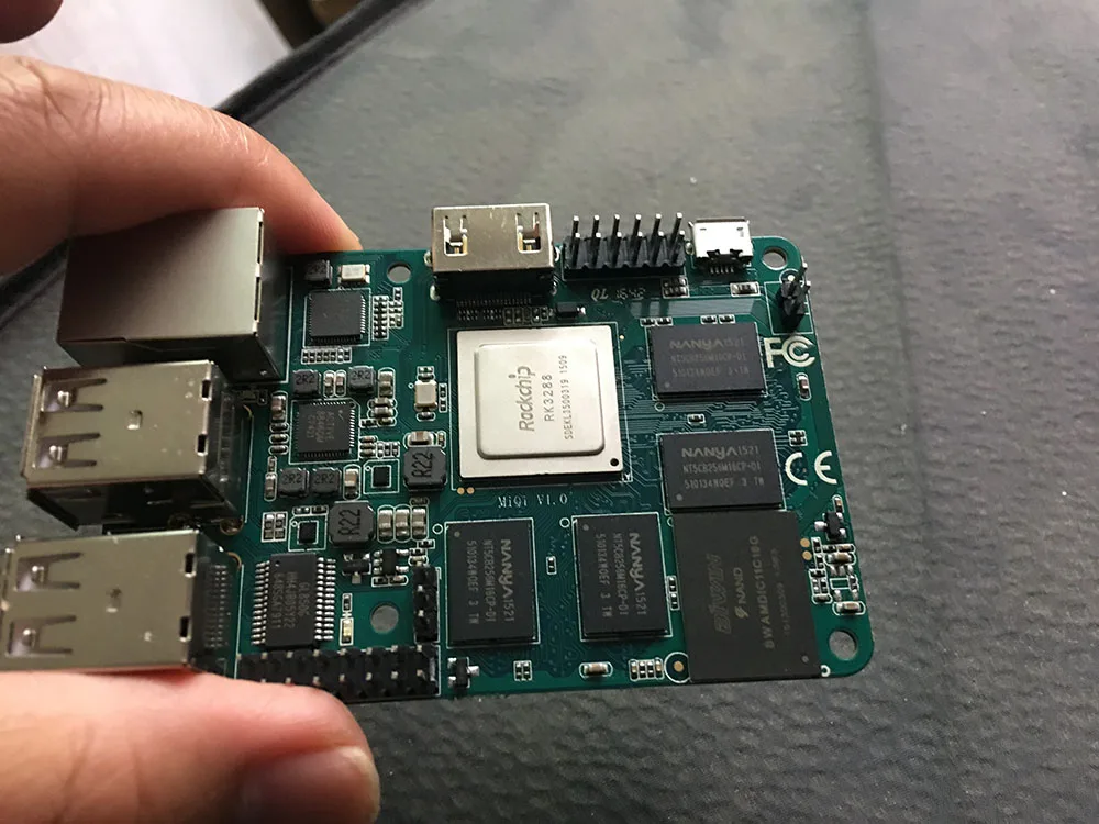 Miqi MiniPC, RK3288 แขนสี่แกน A17 การพัฒนา/คณะกรรมการการสาธิต 1.8 กิกะเฮิร์ตซ์ x4, open source อูบุนตู, แอนดรอยด์ HDMI 2 กิกะไบต์ DDR3 16 GeMMC