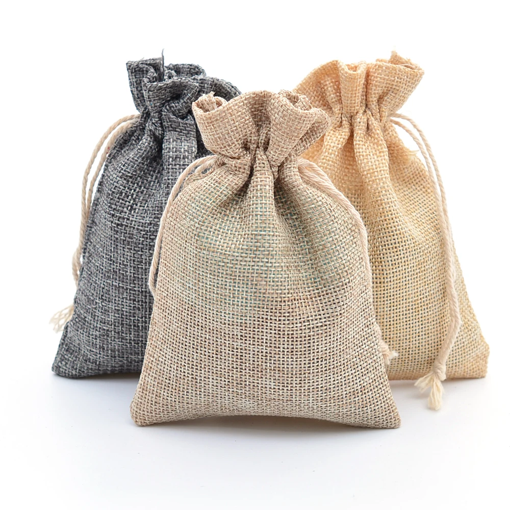 

100pcs/lot Faux Burlap Hessian Jute Bags Jewelry Packaging Rustic Wedding Favors bomboniere Gift Bag 9x12cm Mix Color