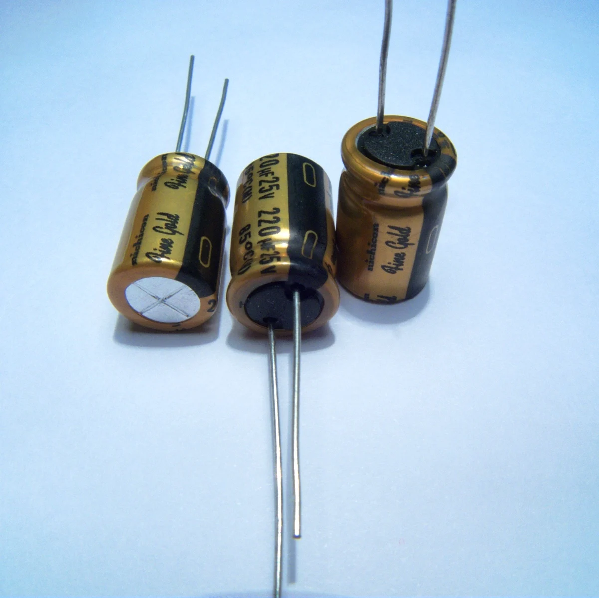 10pcs/20pcs original NICHICON FG 25v220uf electrolytic copper feet audio super capacitor electrolytic capacitors free shipping