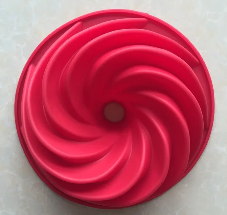 Single large swirl silicone cake mould DIY baking tools are used for baking