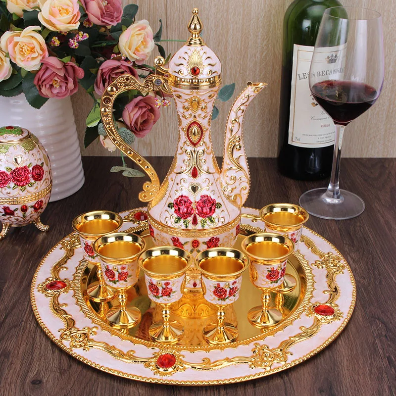 New Arrival Elegant Golden White Wine Set Court Wine Jug Cups Plate Set Home Bar Exquisite Decor