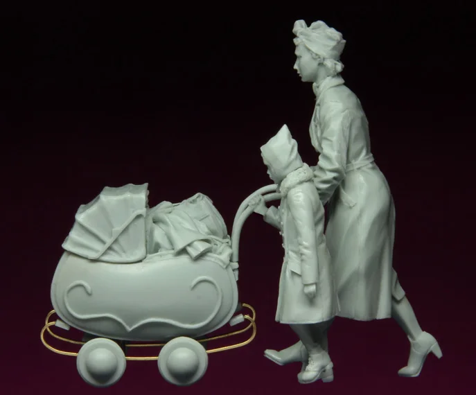 1/35 Resin Figures  Model Kit-C195 Refugees With Baby Carriage  Unassembled unpainted