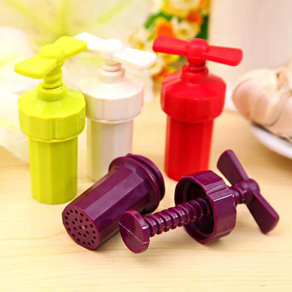 Practical Kitchen Cooking Tools Garlic press Crusher Presser screw squeeze Peeler Garlic Crusher Random Color
