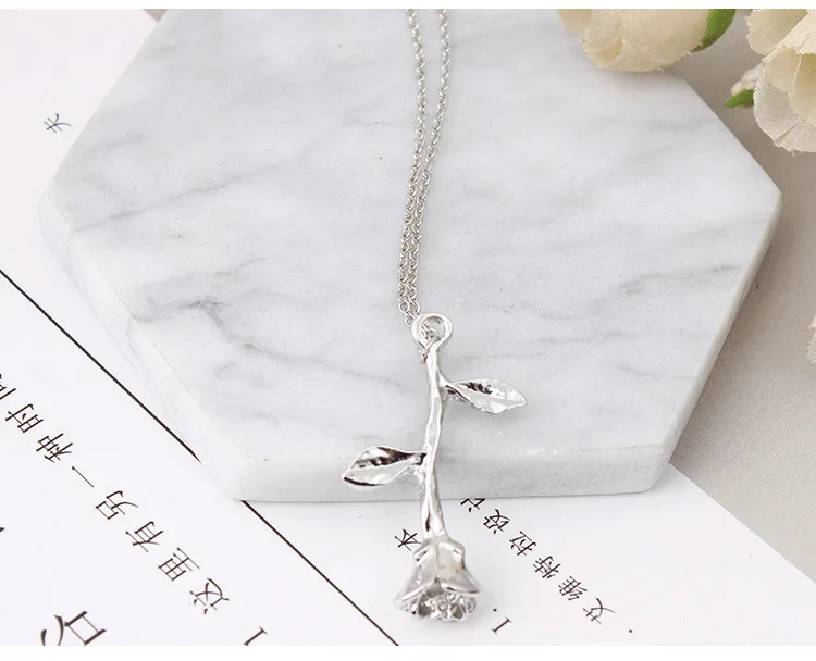 2018 Foreign Trade New Delicate Three-color Rose Pendant Necklace To Send Girlfriend Valentine\'s Day Gift Necklace Women Choker