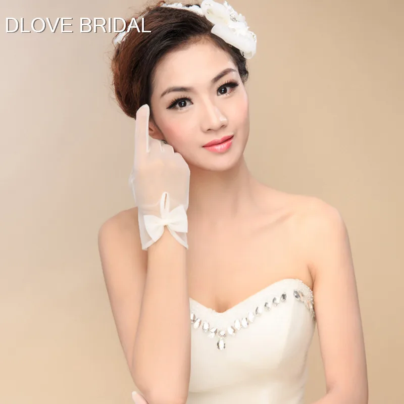 Short Simple Wedding Bridal Gloves with Bow Cheap High Quality Illusion Tulle Wrist Length Full Finger White Ivory