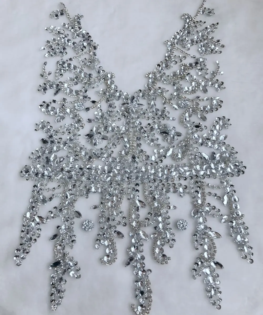 Toppe fatte a mano in cristallo argento rifinito cucire su paillettes strass applique su maglia bianca 56*30cm per gonna abito superiore