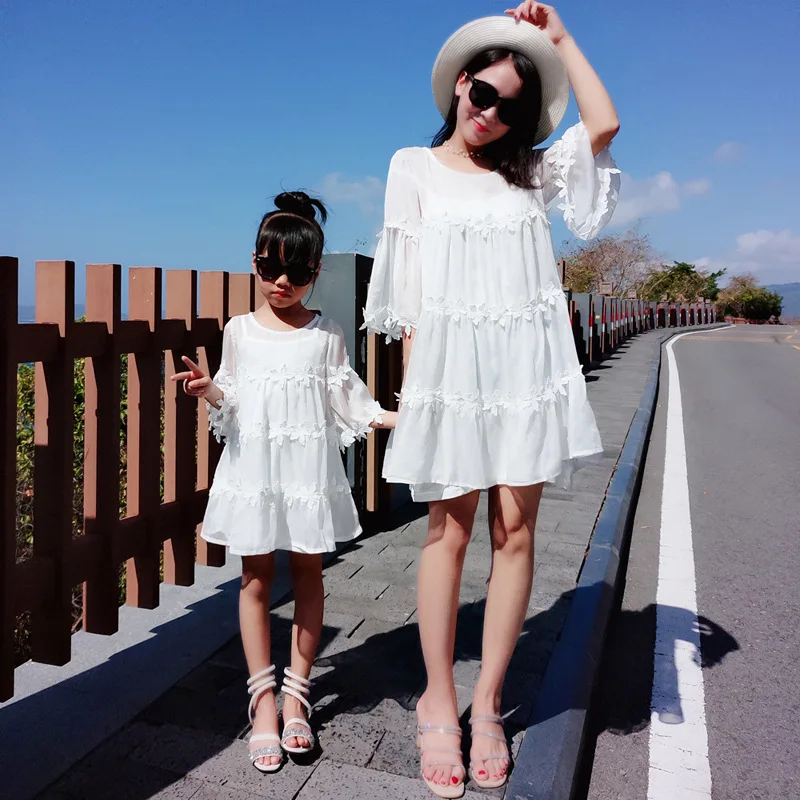 

Family Matching Outfits Summer Mother Daughter Lace Dresses Fashion Clothing Mom Daughter Cute Party Dress Beach Holiday Dress