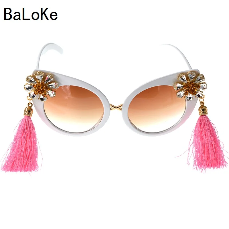 Baroque Retro Brand Design Women Sunglasses Flowers Tassel Cat Eye Frame Sun Glasses Baroque Vintage Round Ladies Sunglasses