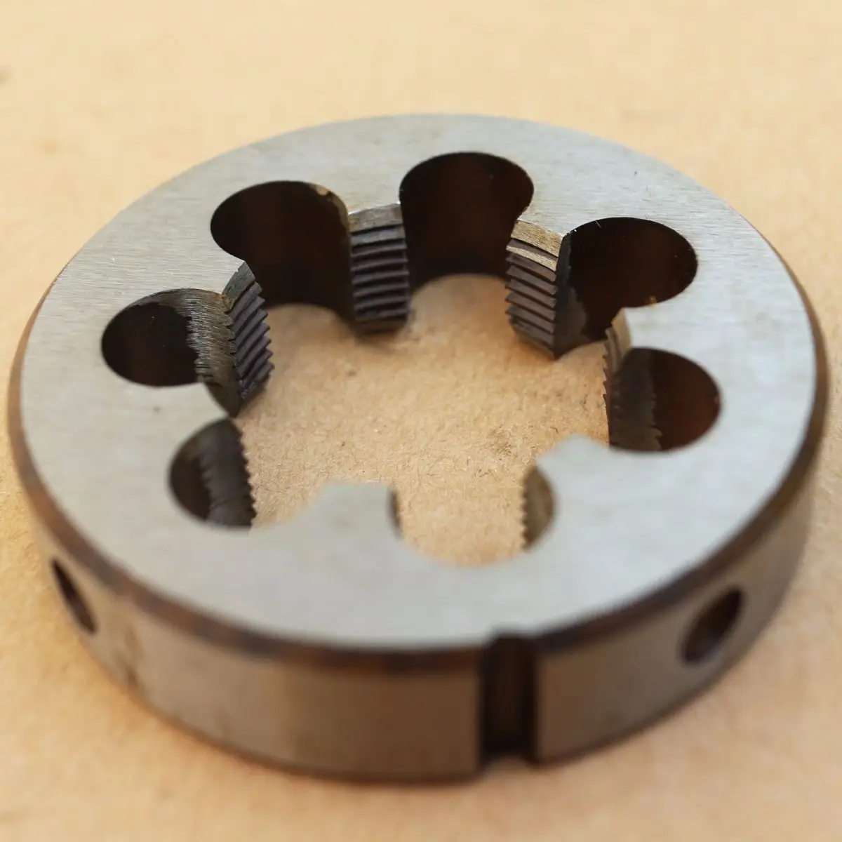 

1 7/16" - 6 8 12 20 28 Right Hand Thread Die