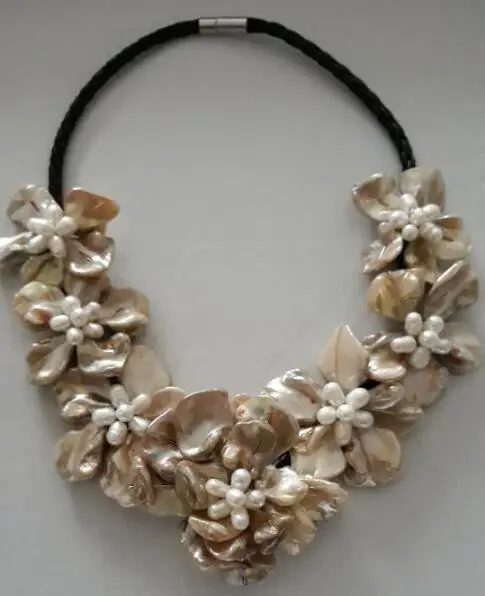 Classic Jewelry white natural pearl 7 flower white yellow colors shell pearl necklace black leather 18