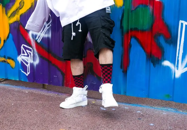 Brandneue hochwertige Zauber farbe Plaid Persönlichkeit Herren Streetwear Socken