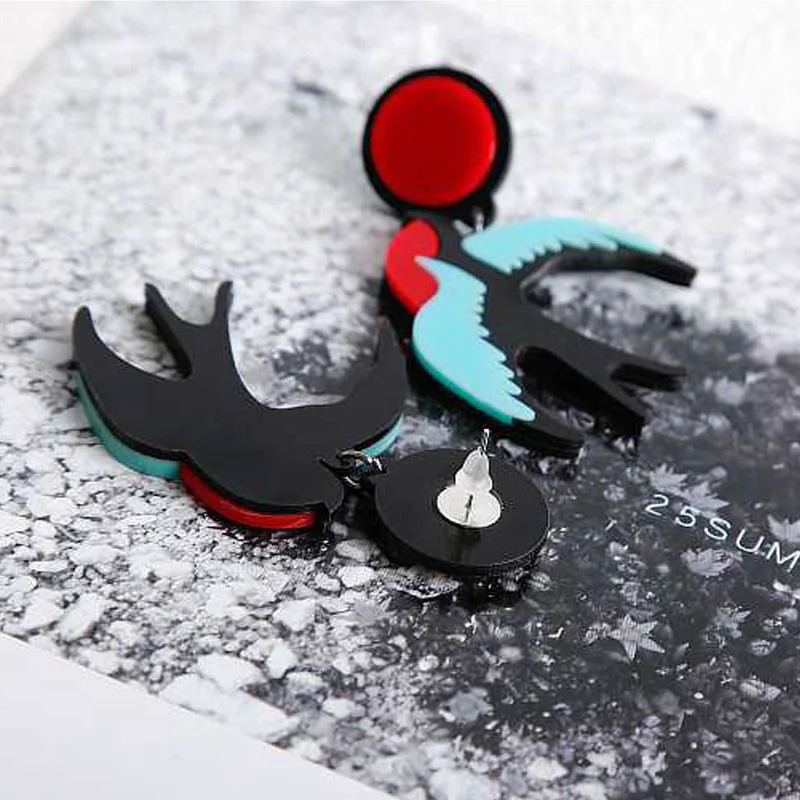 Hot Sell Acrylic Punk Rock Stud Earrings Nightclub Exaggeration Dangle Birds Parrot Stud Earrings for Women Fashion Jewelry Gift