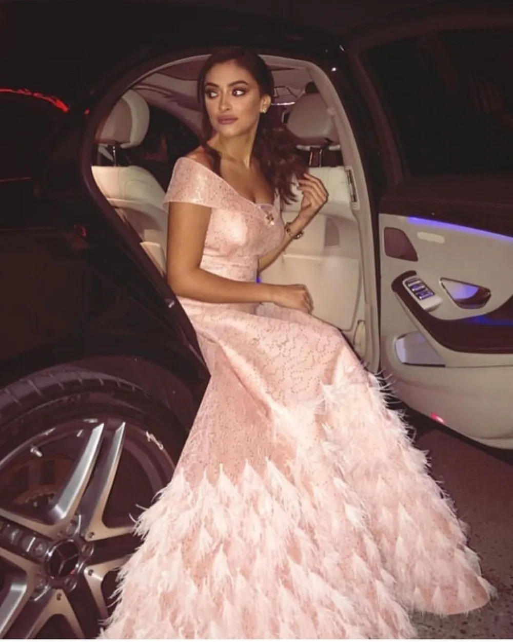 Bling Blush Roze Luxe Dubai Avondjurk 2019 Elegant Uit De Schouder Arabische Feather Prom Gown Lange Elegante Formele Party