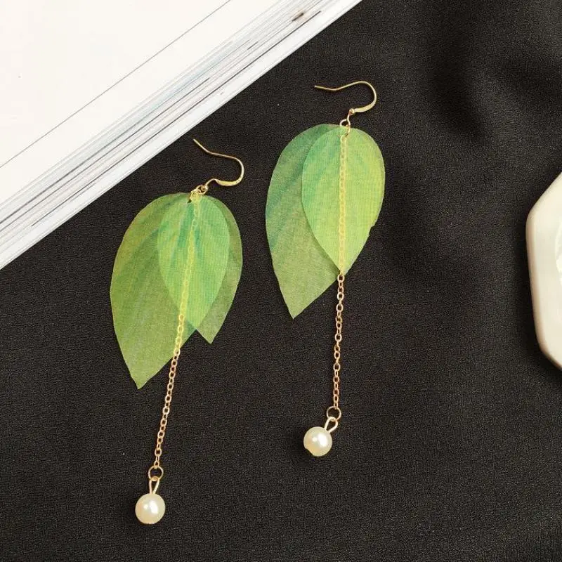 New Hot Embellishment Simple Retro Leaves Green Leaves Earrings, Imitation Pearls Long Tassel Feather Earrings Brincos 2017