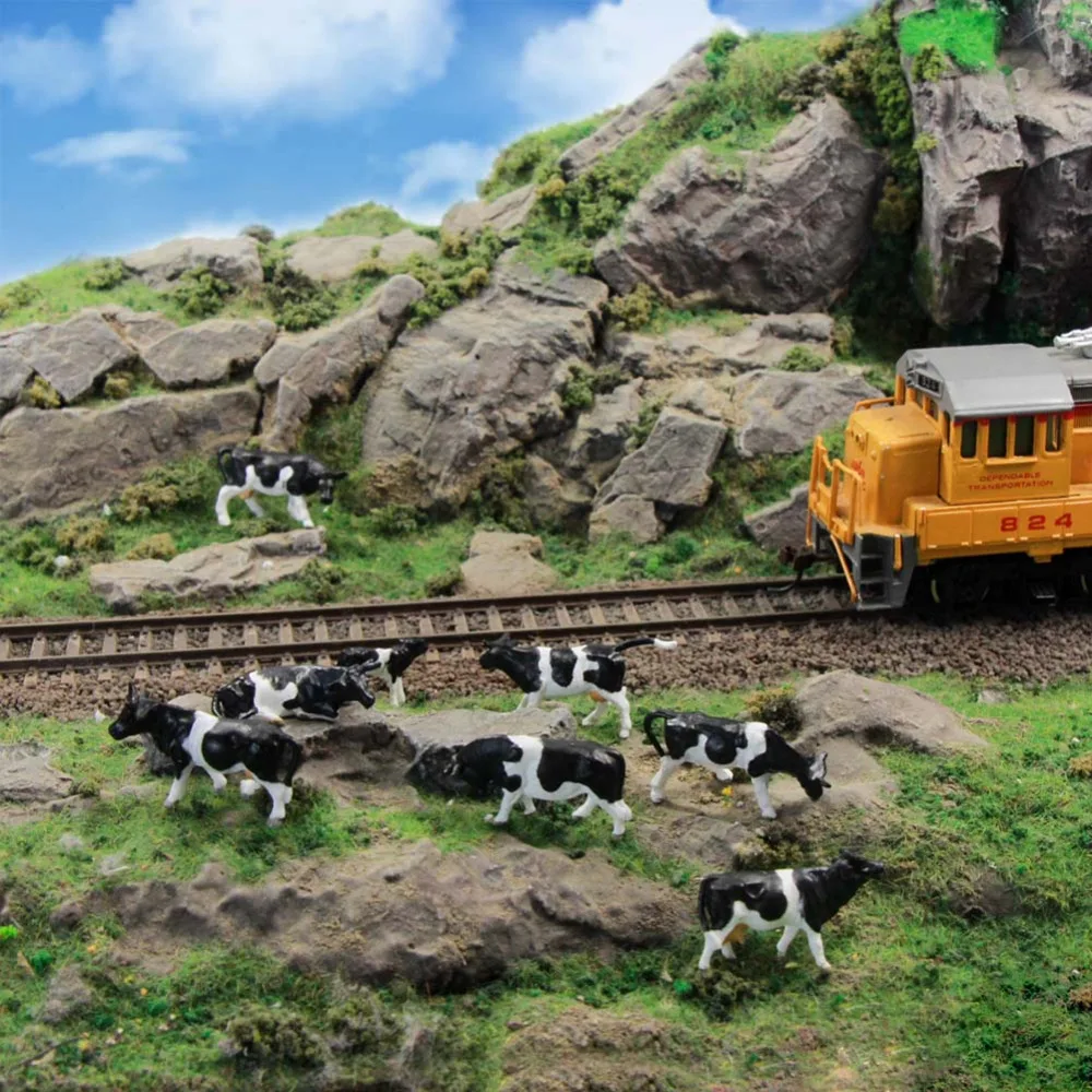 Evemodel AN8704 36pcs Model Trains HO Scale 1:87 Painted Herder Farm Animals Black White Cows