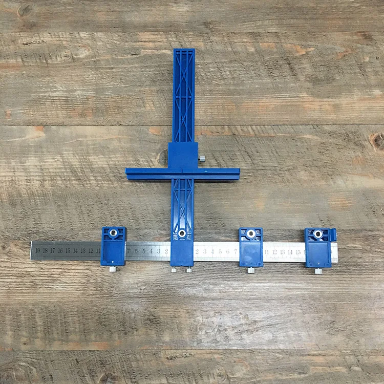 Kayu Lubang Instalasi Locator