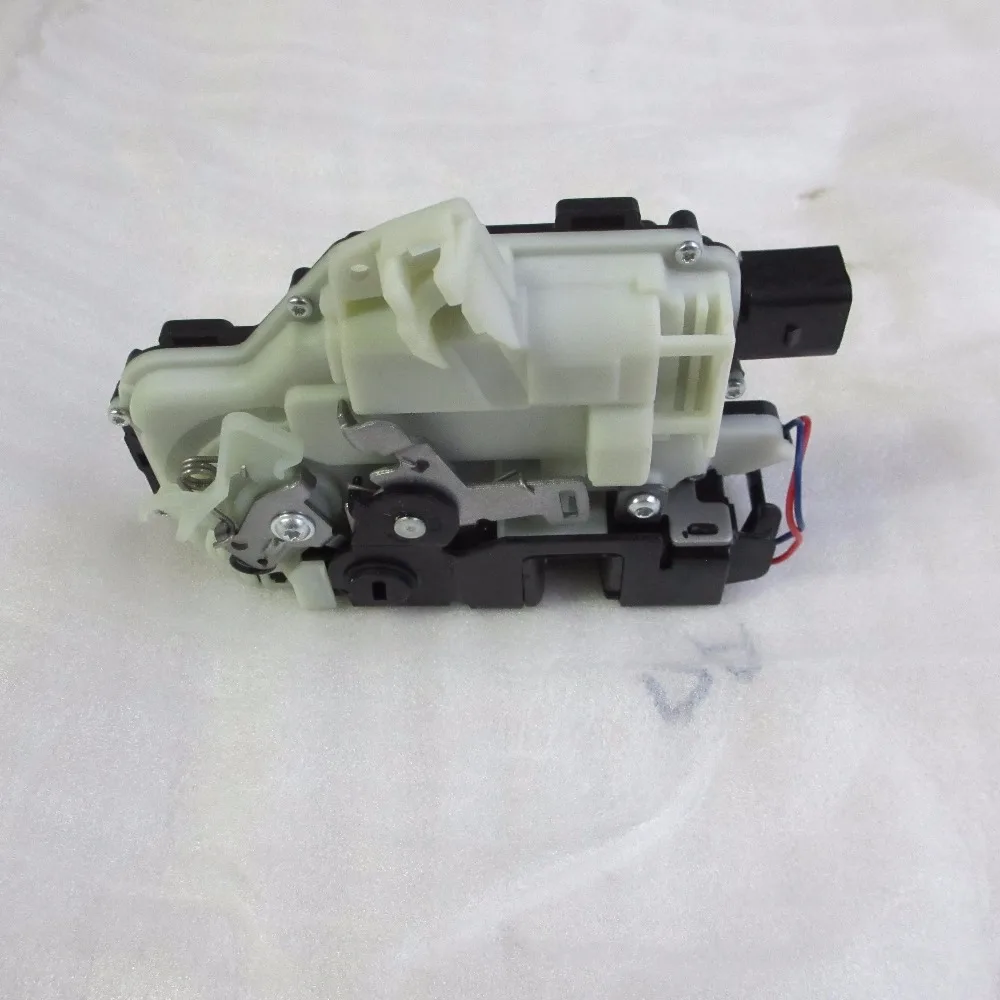 Rear LEFT  Door Lock  Actuator Mechanism For VW GOLF 4  BORA LUPO PASSAT B5 MK4   3B1839015  3B1 839 015