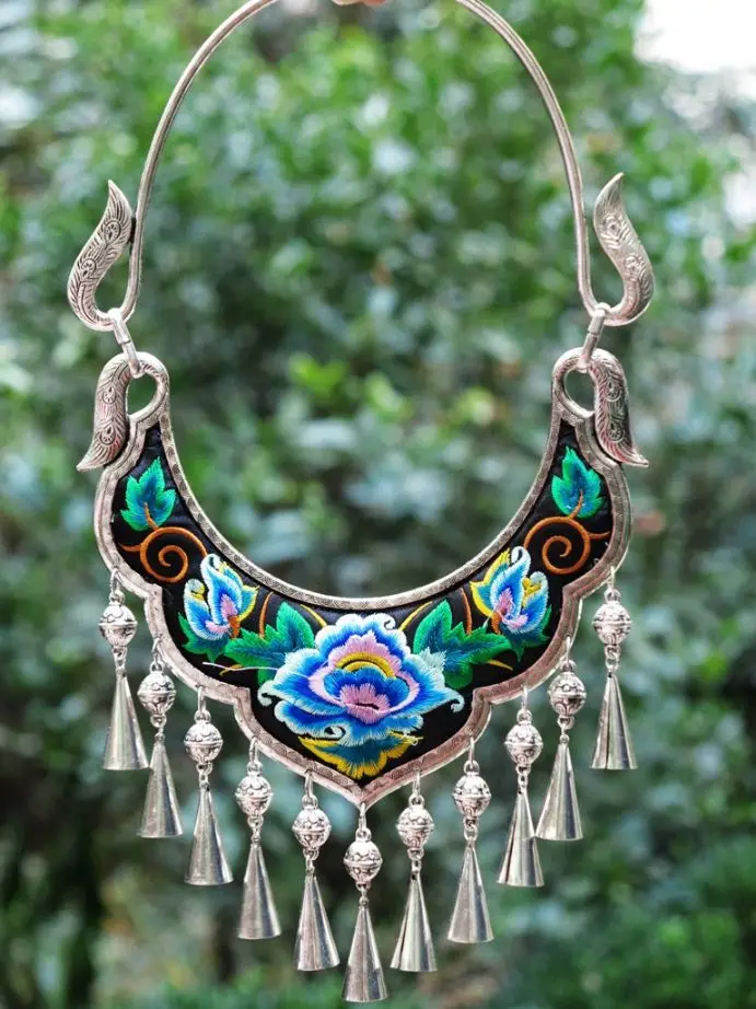 Collier ethnique YunNan en argent Miao | Collier avec broderie, Vintage, magnifique, style ethnique Miao, Unique, scène spectacle