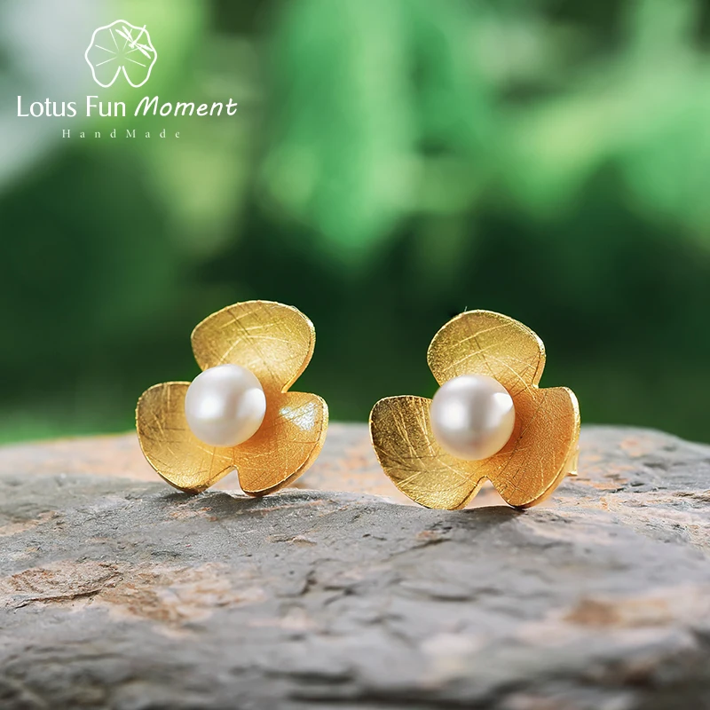 

Lotus Fun Moment Real 925 Sterling Silver Natural Pearl Handmade Fasion Jewelry Fresh Clover Flower Stud Earrings for Women