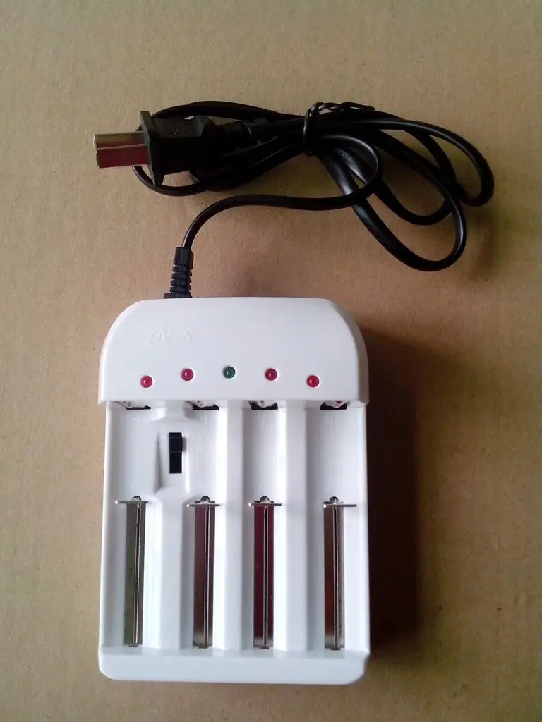 1 Pcs KingWei HG-1412W Universele Batterij Oplader Voor 26650 18650 18500 16340 10440 1.2 v 1.5 v 3.7 v Li-Ion oplaadbare Batterij