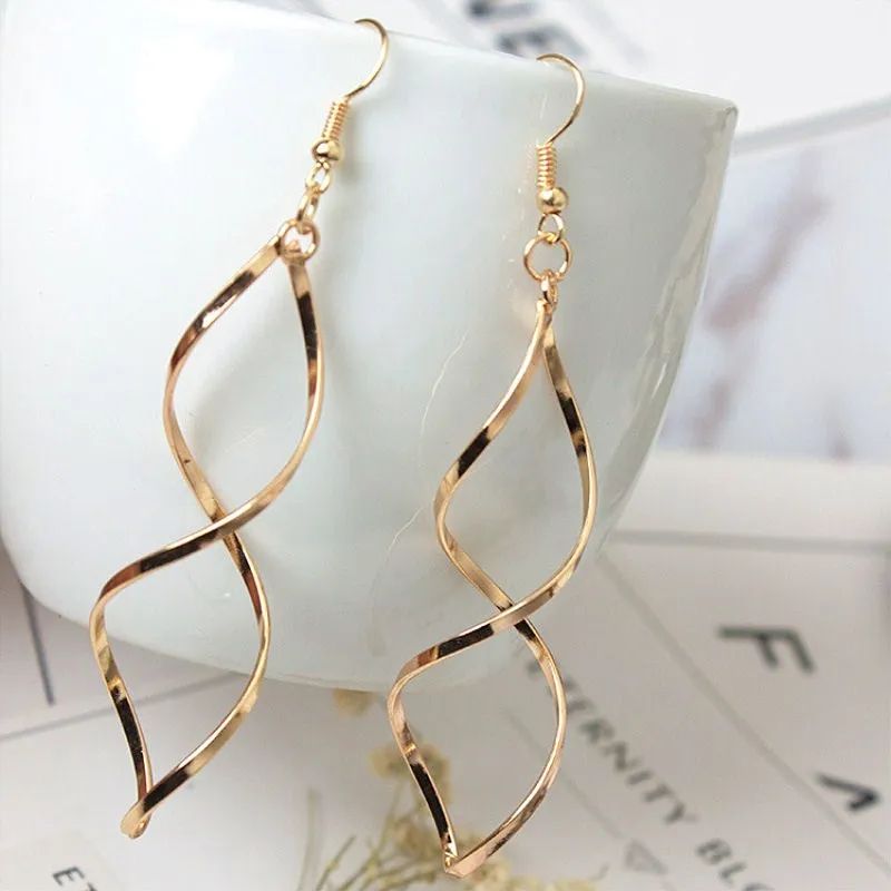 New Simple Spiral Curved Long Drop Earrings for Women Wave Design Fashion Female Stud Jewelry Party Wedding Cute Earring
