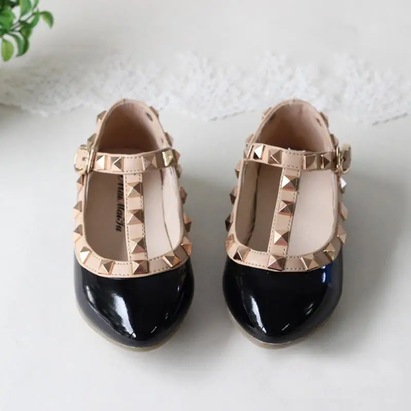 2017spring and summer PU leather princess shoes female child sandals cutout child single shoes breathable rivet t shoes