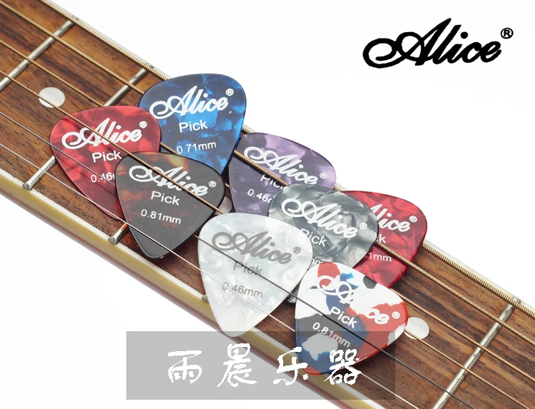 Alice   guitar  pick 0.46mm  0.71mm  0.81mm each has 4 pieces in a Cute Mini Metal Tin Box  A total of 12piece