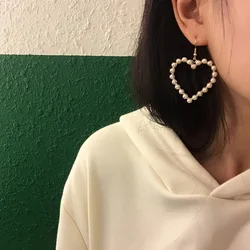 Brincos Dangler Pendurados Dourados para Mulheres, Joias Femininas Simples, Fecho Eardrop, Pingente de Coração, Presente Meninas, Tendência da Moda