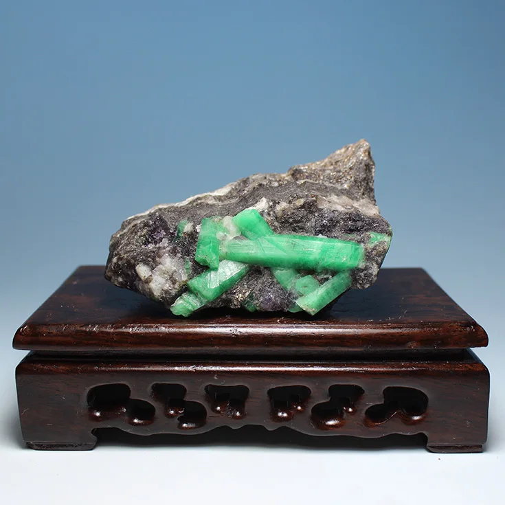 Ultra-fine mineral crystals emerald green natural rough stones mark LuoShi collectibles ore samples without optimization