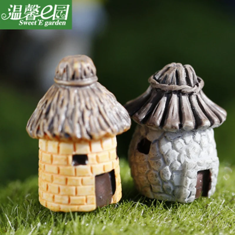 2 Pcs Mini Old House Hut Model Small Statue Figurine Crafts Russia Figure Ornament Miniatures Garden DIY Decoration