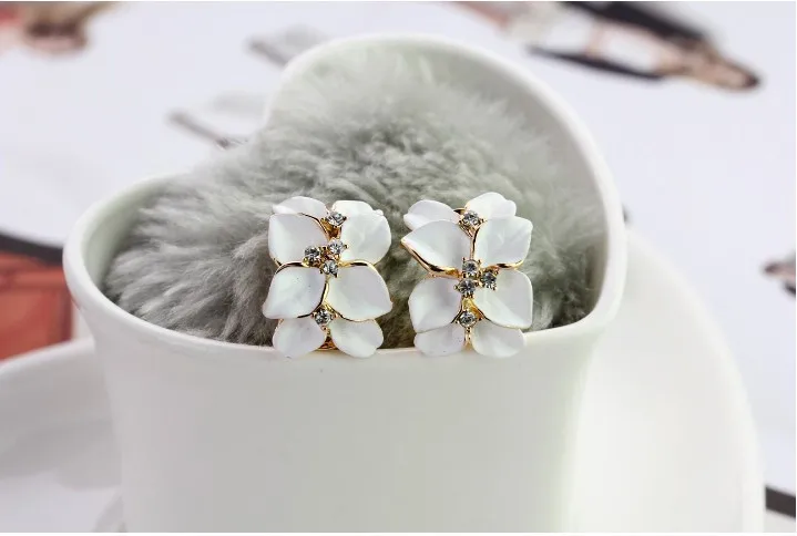 Vivid Leaf Gardenia Flower White & Black Trendy Stud Earrings for Women piercing Jewelry