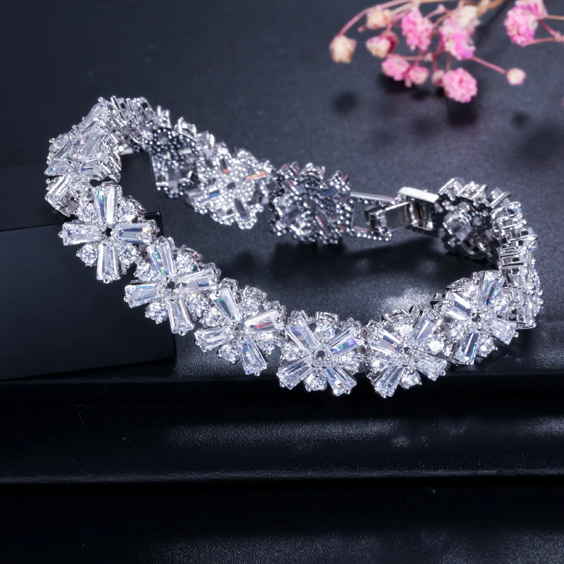 CWWZircons Women Fashion Jewelry Gorgeous Silver Color Spring Flower Cubic Zirconia Connected Tennis Bracelet for Wedding CB010