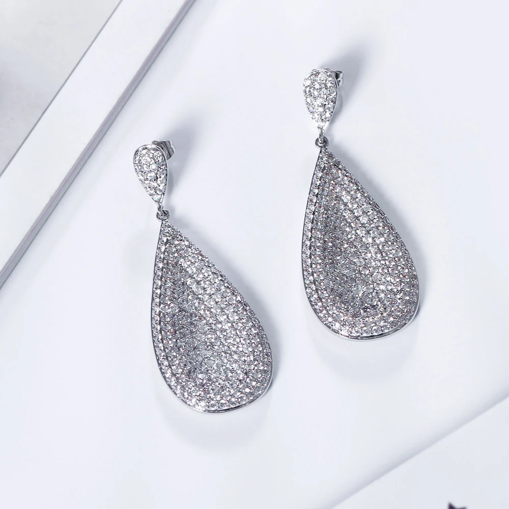 Large Luxury dangle earring with many shiny crystal stones great jewellery Pretty big long water drop earrings