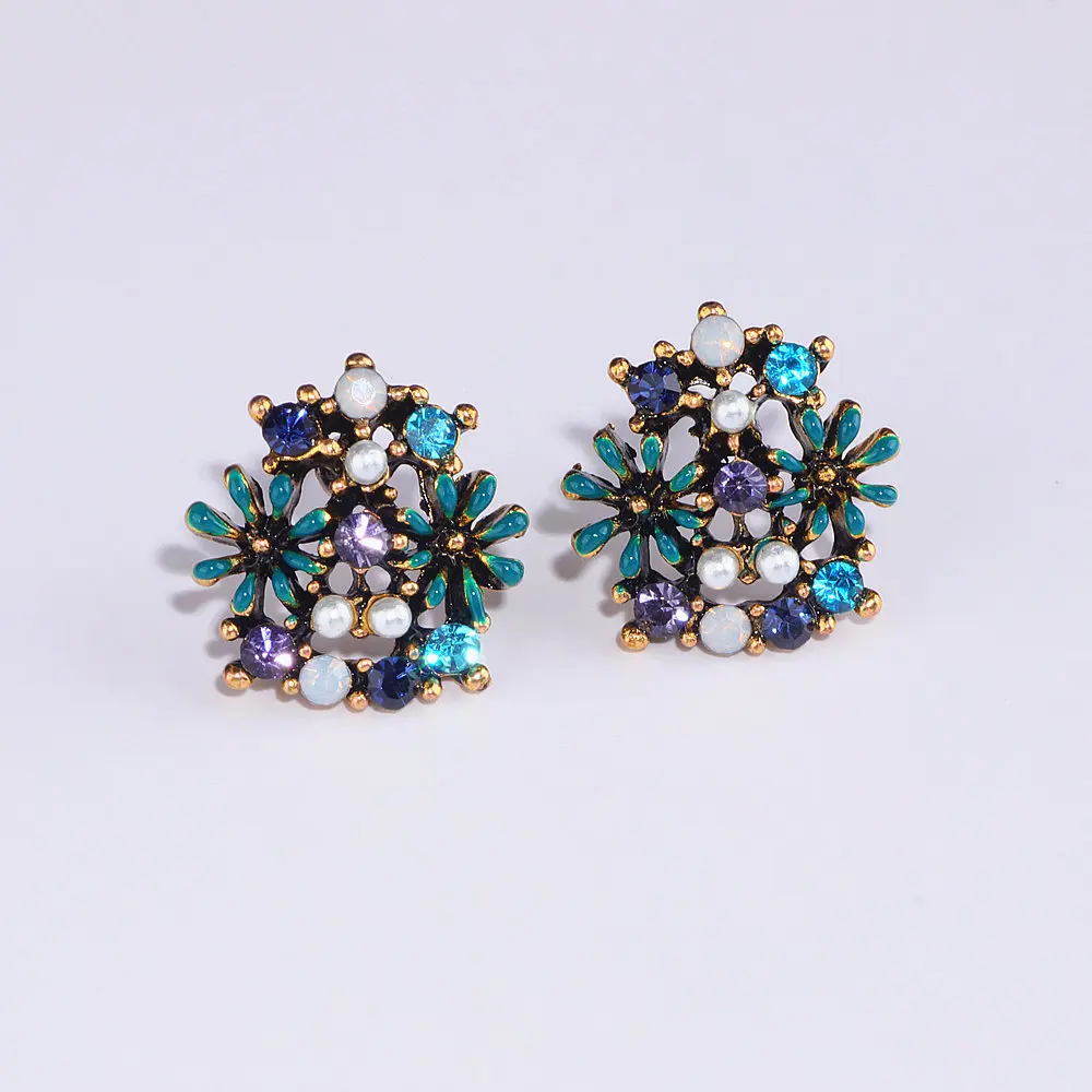 Vintage Sweet Cute Flower Stud Earrings for Women 2019 New Fashion Pearl Crystal Earrings Femme Brincos Wholesale Jewelry WX195