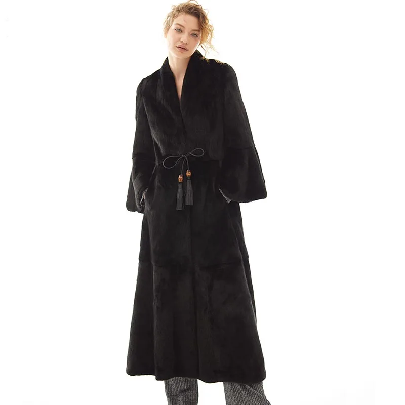 เสื้อโค้ทขนมิงค์สำหรับผู้หญิง แบรนด์ Ftangaiur รุ่น Winter คอวี ทรงเข้ารูป กระชับเอว  ขนแท้ ขนาดกลาง