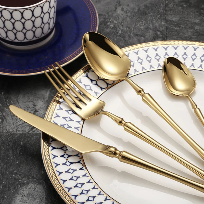 4pcs/set Golden Ventage Tableware Cutlery Christmas Dinnerware Set Salad Forks Steak knives Metal Dinner Knife Fork Teaspoon