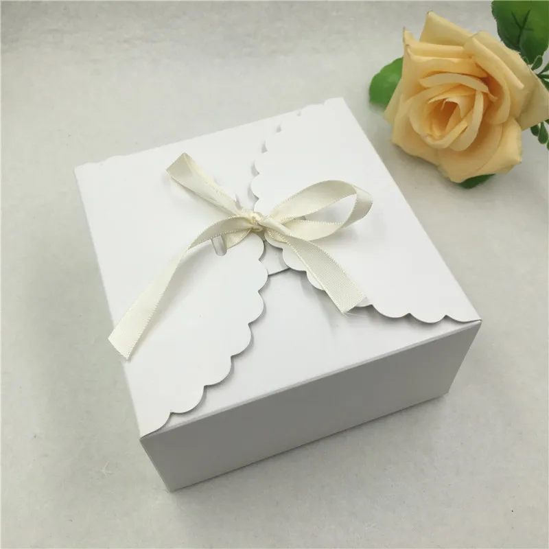 

12Pcs/Pack Pretty Lace Cup Cake Box Candy Paper Box With Ribbon Wedding Favours Birthday Party Packaging Supplies