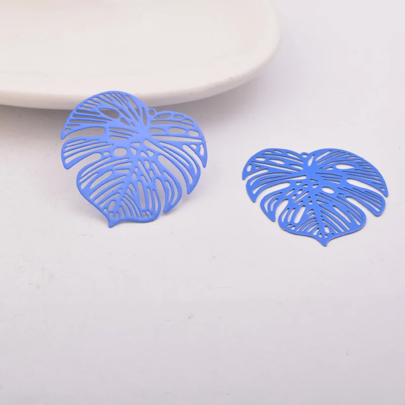 30 Stück AB5106 32mm lackierte Messing-Monstera-Blätter Anhänger, Wasserzeichen-Anhänger, filigrane Schmuckteile, Ohrring-Zubehör – Detail 12