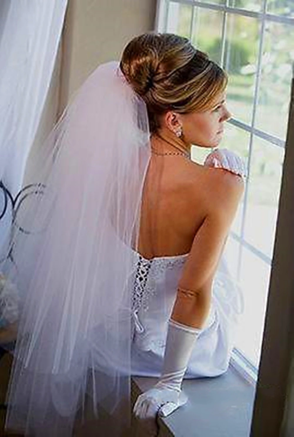 

New 2T White/Ivory Bridal Elbow Length Cut Edge Wedding Veil With Comb Tulle Bridal Veils